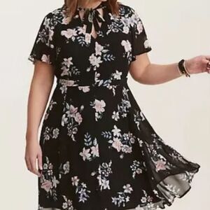 Torrid Black Tie Neck  Floral Print Chiffon Skater Dress sz 10